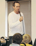 On kissing and reading